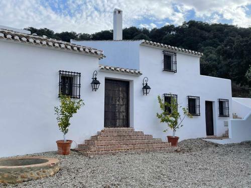 6-bed 5-bath Villa With Large Private Pool