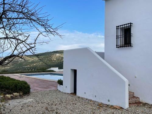 6-bed 5-bath Villa With Large Private Pool