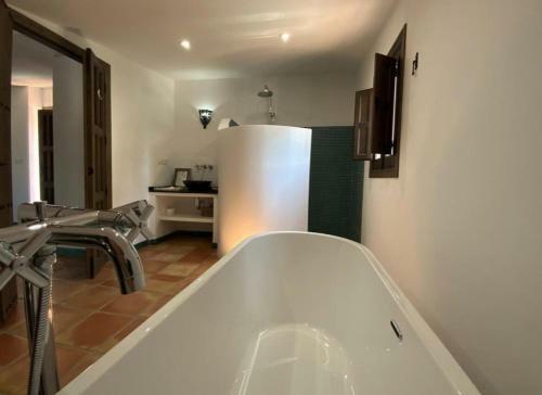 6-bed 5-bath Villa With Large Private Pool