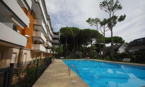 Cozy Apartment For 4 People In Residence With Swimming Pool