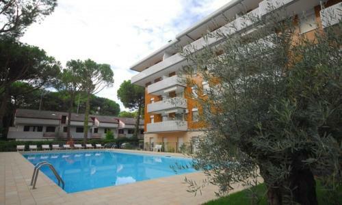 Cozy Apartment For 4 People In Residence With Swimming Pool