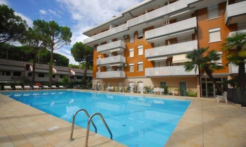 Cozy Apartment For 4 People In Residence With Swimming Pool
