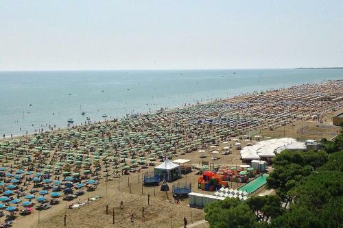 Two-bedroom Apartment In Residence By The Beach With Shared Pool