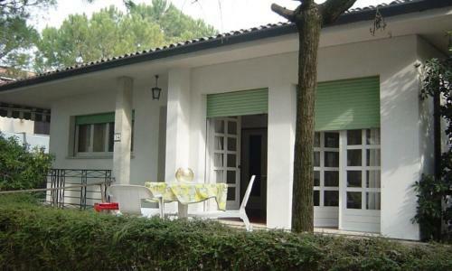 Spacious Villa Located In Lignano Pineta