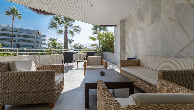 Coral Beach Aparthotel
