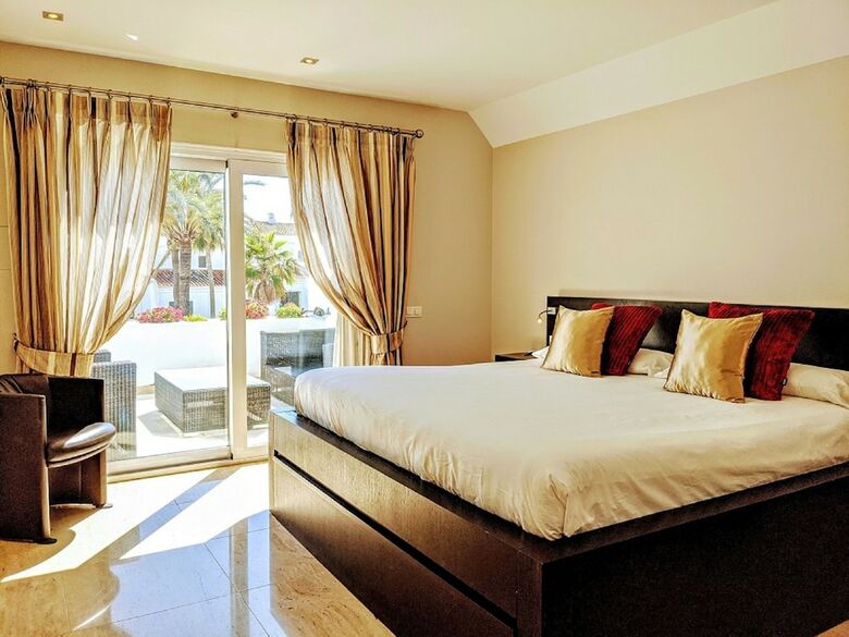 Coral Beach Aparthotel