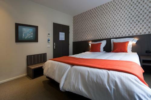 Square Hotel