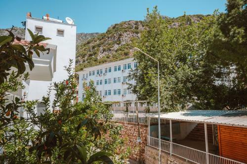 Kuytu Terrace Bed And Breakfast