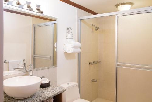 Hotel Villas Del Rio Luxury Suites By Vrhost