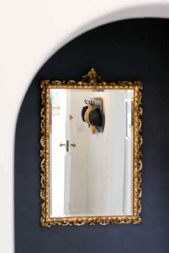 Hostal Whispering Oaks Guest House