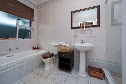 Hostal Brown Jug Guest House