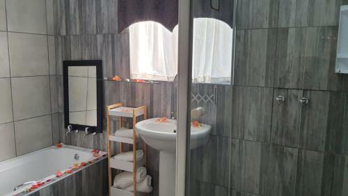 Hostal Gemstone Guest House