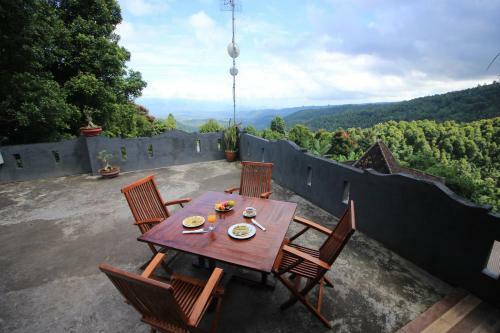 Hostal Adila Warung And Homestay