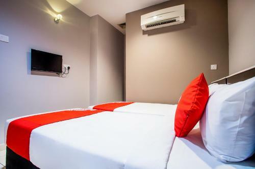 Oyo 44097 Avatarr Hotel