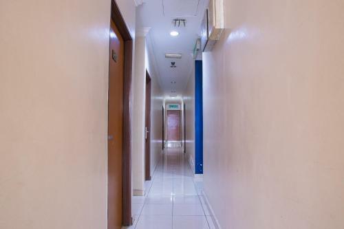 Oyo 44097 Avatarr Hotel