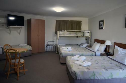 Ten Dollar Town Motel