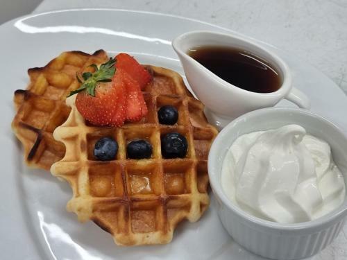 Ten Dollar Town Motel