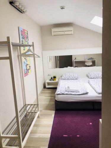Hotel Executive Rooms And Suites Play