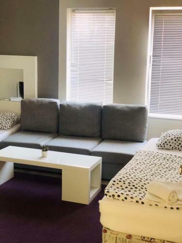 Hotel Executive Rooms And Suites Play