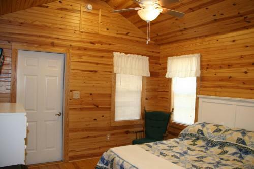Moonlight Lake Rv Park And Cottages