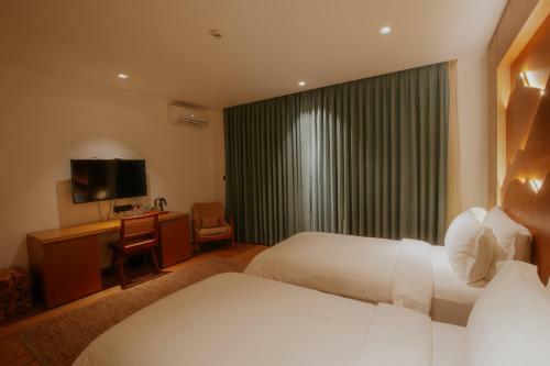 Hotel The Terraces Resort And Spa
