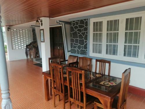 Hotel Janahitha Holiday Bungalow