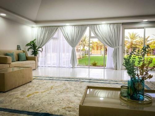 Palm Escape - Luxurious 2 Bedrooms Chalet