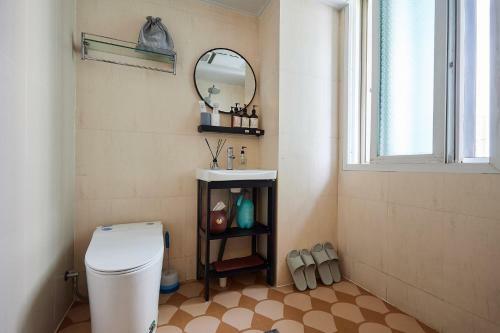 Locals Apartment House 02