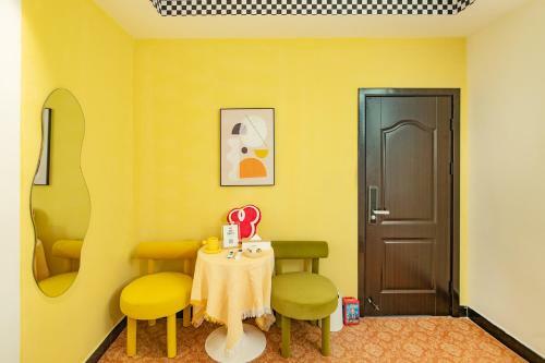 Locals Apartment House 17