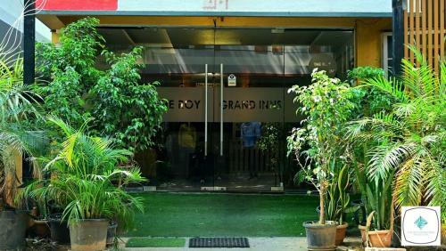 Hotel The Roy Grand Inns