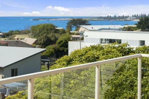 Seaview On Seaview Exceptional And Spacious With Sensational Views