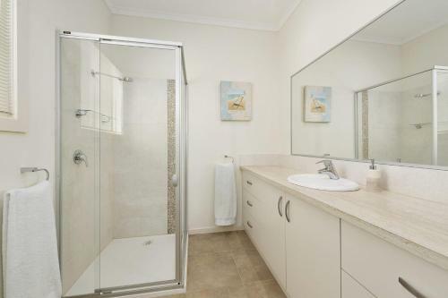 Seaview On Seaview Exceptional And Spacious With Sensational Views