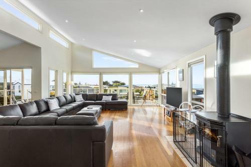 Seaview On Seaview Exceptional And Spacious With Sensational Views