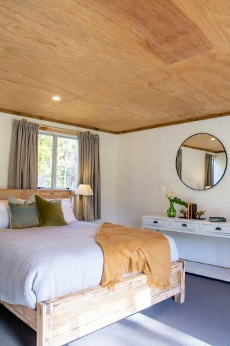 Hotel Parohe Island Retreat