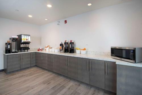 Hotel Comfort Inn & Suites