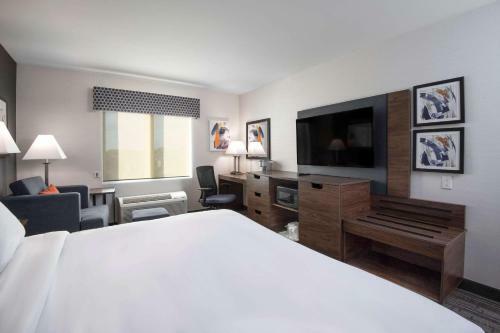 Hotel Comfort Inn & Suites