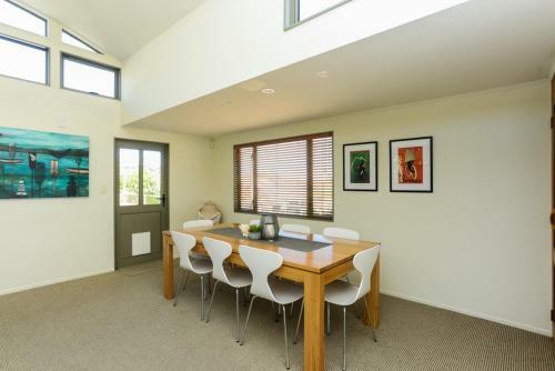 Napier Sea Views - Ahuriri Holiday House