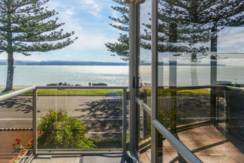 Napier Sea Views - Ahuriri Holiday House
