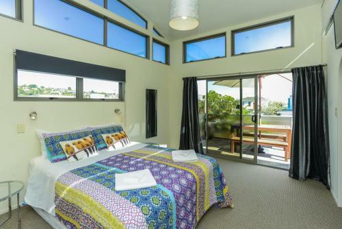 Napier Sea Views - Ahuriri Holiday House