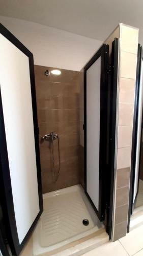 Trajtim Studenti Elbasan Hostel
