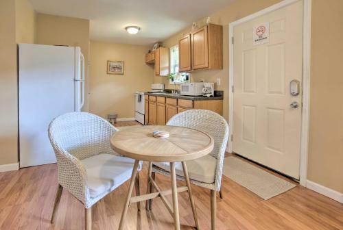 Apartamento Guntersville Hideaway With Deck, Rocking Chairs