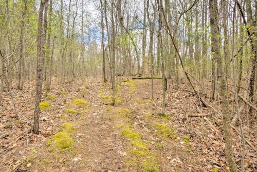 Apartamento Guntersville Hideaway With Deck, Rocking Chairs