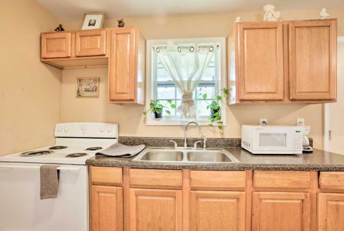 Apartamento Guntersville Hideaway With Deck, Rocking Chairs