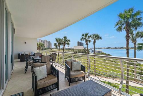 Apartamento Bella Luna 202 - Luxurious Bayfront 3bd/3ba
