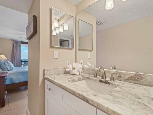 Apartamento Phoenix VI 6512 - Beachfront W/ Beautiful Ocean Views!