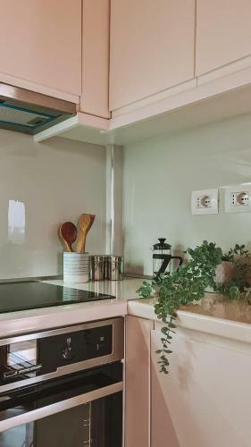 Villa Lovely 2 Bedroom Holiday Home With Parking On-site