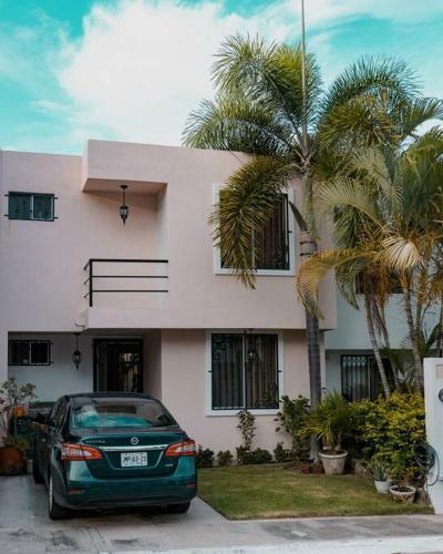 House 4 Blocks From The Beach And Bars