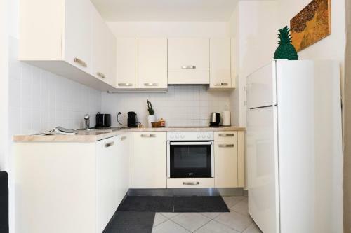 Aria Apartment - Free Parking & Train Station