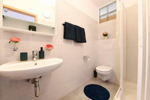 Aria Apartment - Free Parking & Train Station