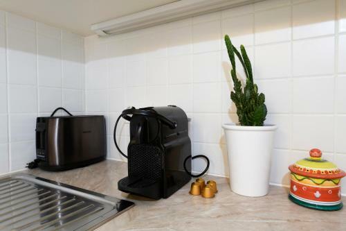 Aria Apartment - Free Parking & Train Station
